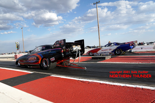 Jeff Cameron - 'Jake's Speed Shop' 
(near lane) vs Tom Furches - 'Made in America' (far lane)